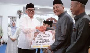 Safari-Ramadan-di-Lampung-Selatan-Gubernur-Mirza-Serahkan-Bantuan-untuk-Warga