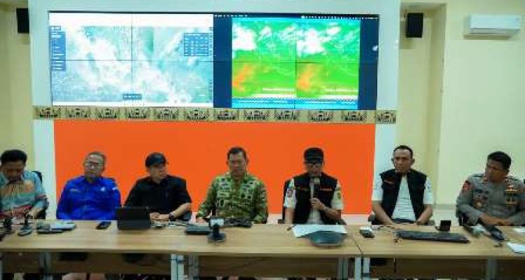 Abu vulkanik Gunung Anak Krakatau menyebar di Lampung