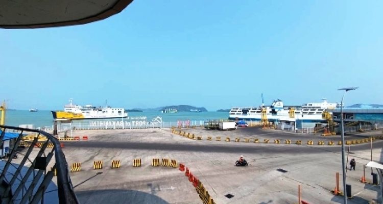 Pesawat di Bandara Radin Inten II saat erupsi Gunung Anak Krakatau
