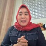 Rosdiana mengimbau warga Lampung Selatan memakai masker dan mewaspadai abu vulkanik Gunung Anak Krakatau.