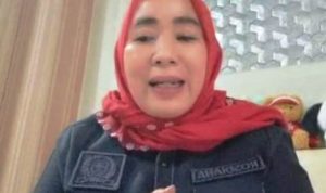 Rosdiana mengimbau warga Lampung Selatan memakai masker dan mewaspadai abu vulkanik Gunung Anak Krakatau.