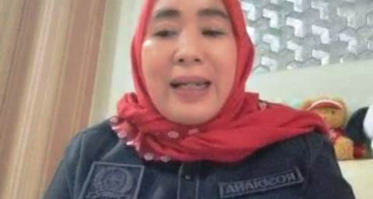 Rosdiana mengimbau warga Lampung Selatan memakai masker dan mewaspadai abu vulkanik Gunung Anak Krakatau.