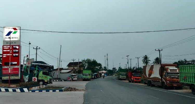 Antrean truk solar di Lampung Selatan