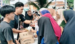 bulog-lampung-diserbu-warga-beras-sphp-rp58-ribu-ludes Warga menyerbu stan Bulog Lampung