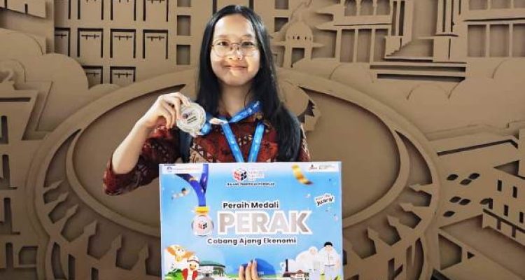 Freya Calista Suhandi peraih medali perak OSN 2026