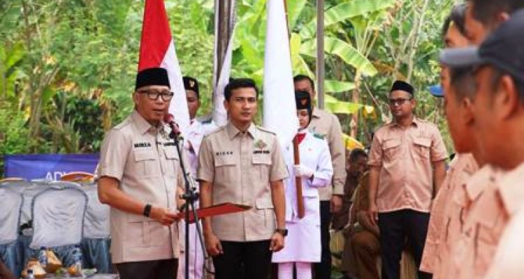 Gubernur Lampung Rahmat Mirzani Djausal meninjau mesin dryer pertanian