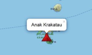 Gunung Anak Krakatau kembali erupsi Minggu malam