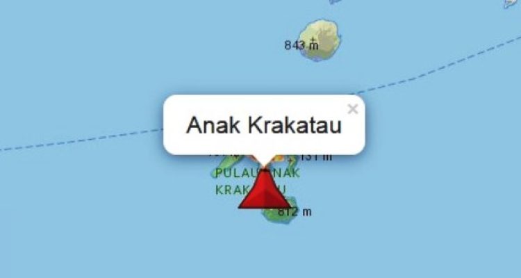 Gunung Anak Krakatau kembali erupsi Minggu malam