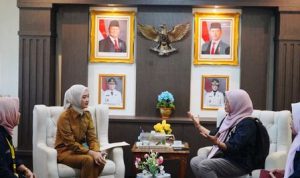 Jihan Nurlela berdiskusi dengan Majalah Srikandi Lampung tentang pembangunan daerah
