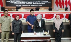 raperda-bpd-lampung-ditarik-pemprov-sesuaikan-regulasi-ojk Jihan Nurlela menghadiri rapat paripurna DPRD Lampung membahas Raperda perubahan bentuk hukum BPD Lampung.