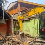 Ruko Pasar Natar diduga dirusak excavator
