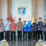 Warga Kelurahan Gedung Air Bandar Lampung bergotong royong mendukung kebutuhan fasilitas pemakaman umum.
