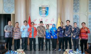 Warga Kelurahan Gedung Air Bandar Lampung bergotong royong mendukung kebutuhan fasilitas pemakaman umum.
