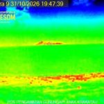 Gunung Anak Krakatau mengalami 14 kali erupsi beruntun pada Sabtu malam 31 Oktober 2026 dengan status Level III Siaga.