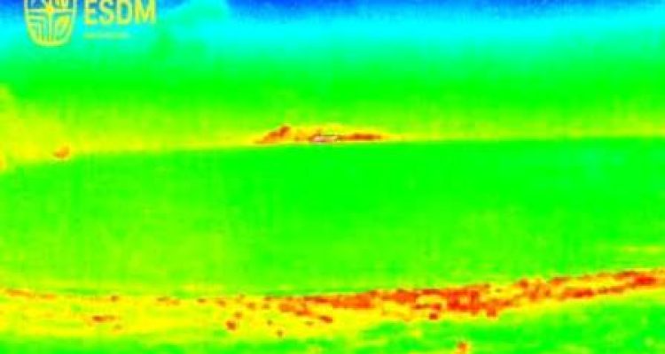 Gunung Anak Krakatau mengalami 14 kali erupsi beruntun pada Sabtu malam 31 Oktober 2026 dengan status Level III Siaga.