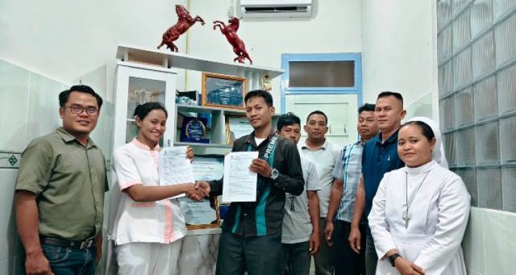 Keluarga Supaino dan RS Maria Regina Kotabumi menandatangani kesepakatan damai.
