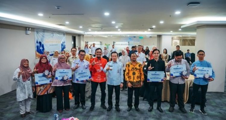 Sekda Lampung Marindo Kurniawan saat membuka evaluasi pembinaan bahasa Indonesia dan pelestarian bahasa Lampung di Bandar Lampung