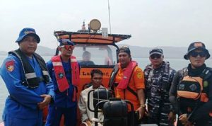 Tim SAR mengevakuasi pria yang lompat ke laut di Pelabuhan Bakauheni