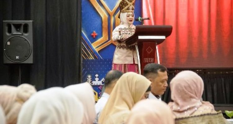 Reihana bersama pengurus DPW FKI SBS Lampung periode 2026–2029 dalam pelantikan di Bandar Lampung.